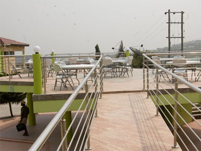 Crown Liberty Hotel Άκρα Εξωτερικό φωτογραφία